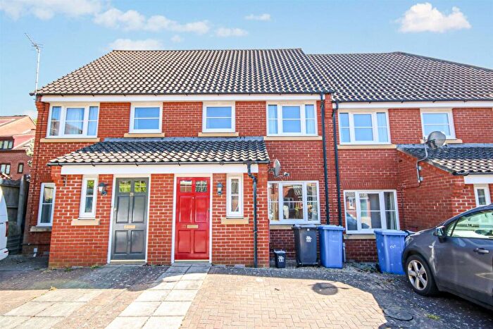 3 Bedroom Terraced House For Sale In Cremorne Lane, Norwich, NR1