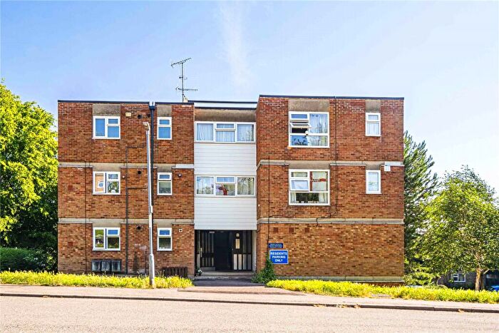 1 Bedroom Apartment For Sale In Pheasant Close, Berkhamsted, Hertfordshire, HP4