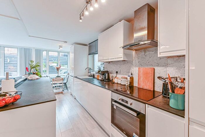 4 Bedroom Maisonette For Sale In Spicer Close, Brixton, London, SW9