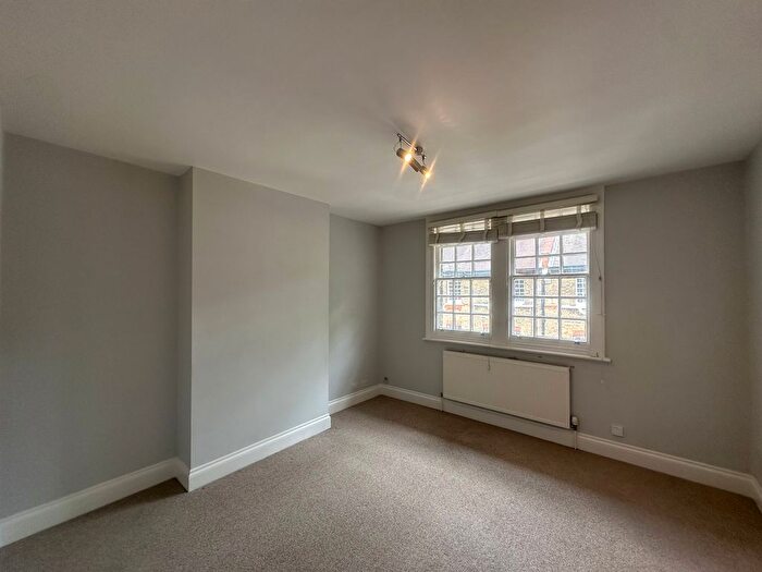 1 Bedroom Flat To Rent In Worth Grove, Walworth Village, SE17