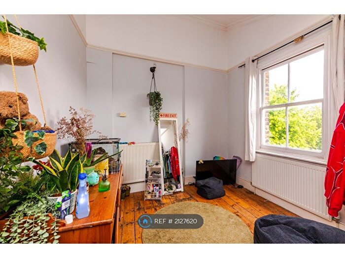 3 Bedroom Maisonette To Rent In Grove Lane, London, SE5