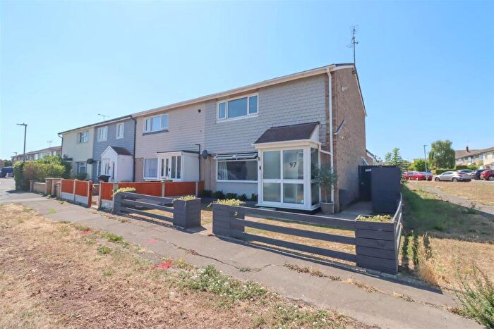 2 Bedroom End Of Terrace House For Sale In Alderney Gardens, Wickford, SS11