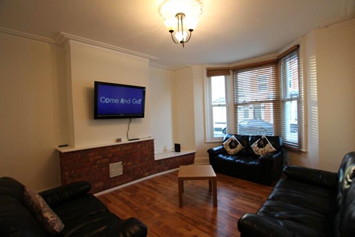 6 Bedroom Terraced House To Rent In Agnes Road, Semilong, NN2