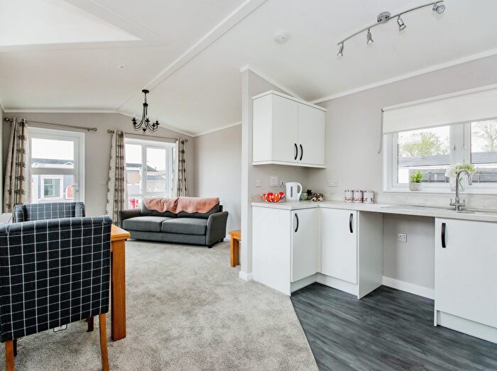 1 Bedroom Park Home For Sale In Martin Dales, Woodhall Spa, LN10