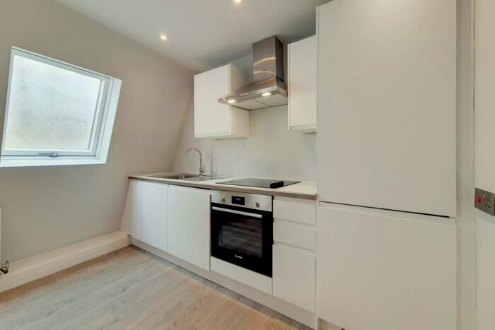 1 Bedroom Flat To Rent In New Cross Road, New Cross, London, SE14