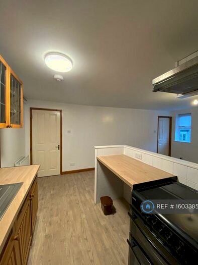 1 Bedroom Maisonette To Rent In High Street, Street, BA16