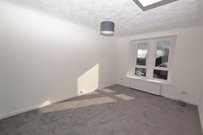 2 Bedroom Flat To Rent In King Street, Larkhall, ML9