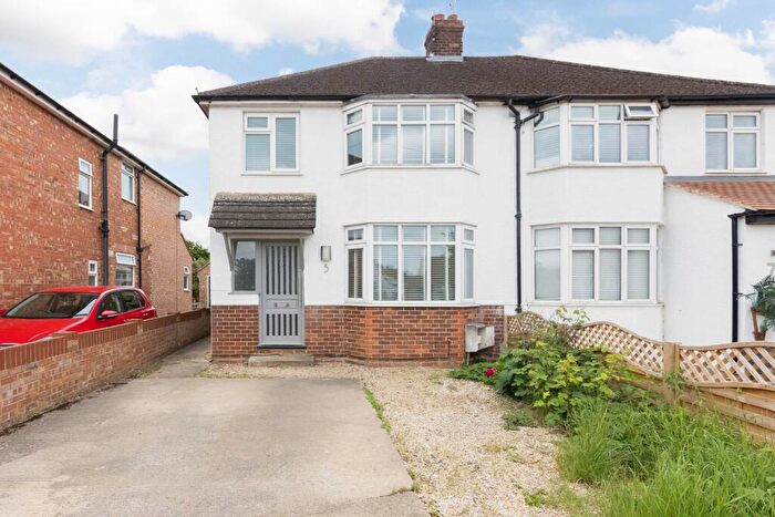 4 Bedroom Semi-Detached House To Rent In The Garth, Yarnton, OX5