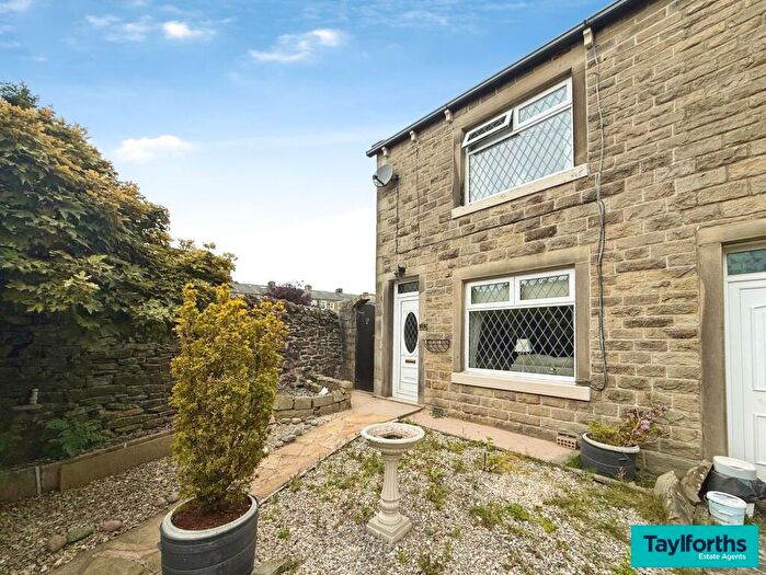 2 Bedroom End Of Terrace House For Sale In Myrtle Grove, Barnoldswick, BB18