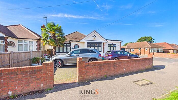 4 Bedroom Detached Bungalow For Sale In Elmfield Road, Potters Bar, EN6