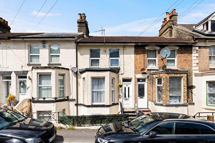 2 Bedroom Flat For Sale In Clarendon Road, Dover, CT17