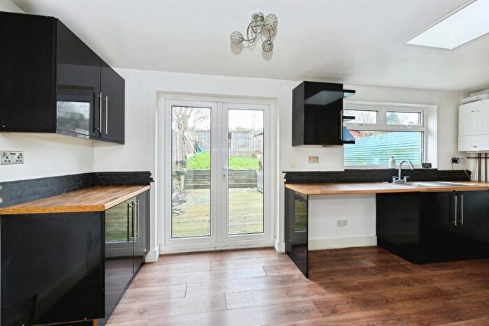 3 Bedroom Terraced House For Sale In Chipstead Valley Road, Coulsdon, CR5