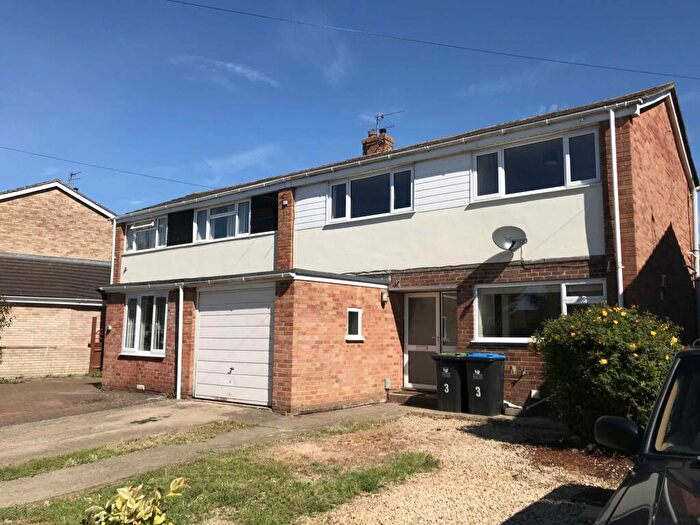 3 Bedroom Semi-Detached House To Rent In Mountfield, Witney, OX28