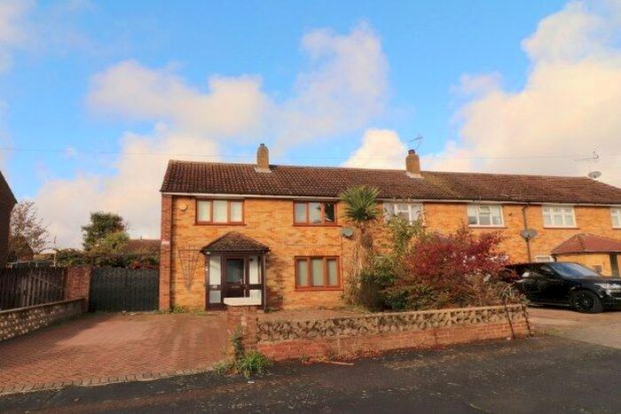 3 Bedroom End Of Terrace House To Rent In St. Francis Way, Grays, RM16