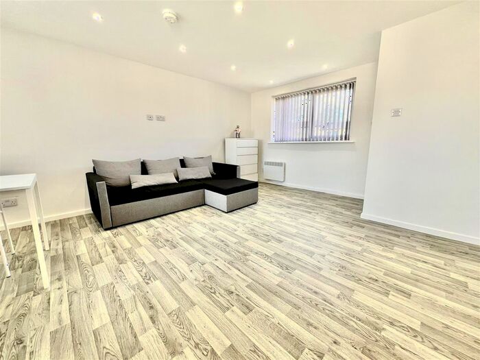 1 Bedroom Flat To Rent In Carlton Place, Leeds, LS7