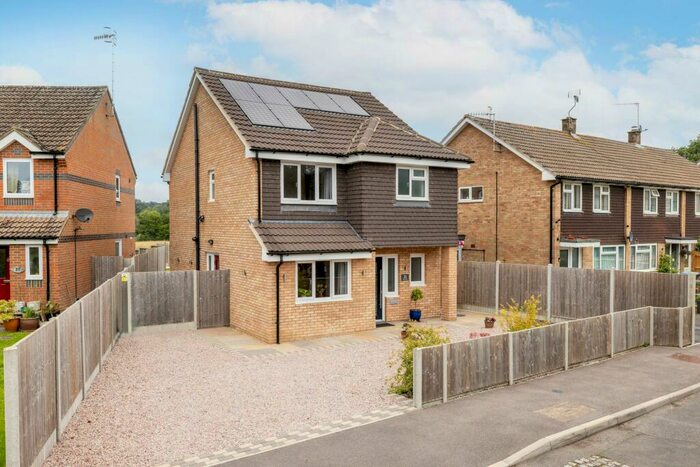4 Bedroom Detached House For Sale In Thepps Close, South Nutfield, RH1
