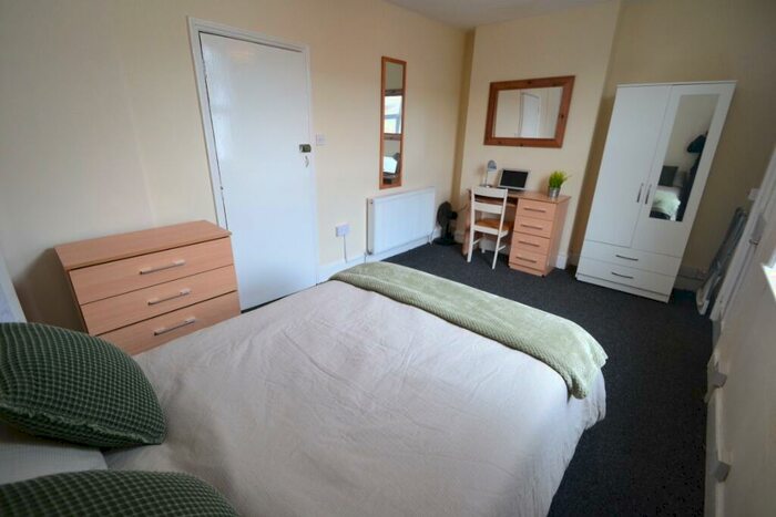 4 Bedroom Semi-Detached House To Rent In Osmaston Street, Lenton, Nottingham, NG7