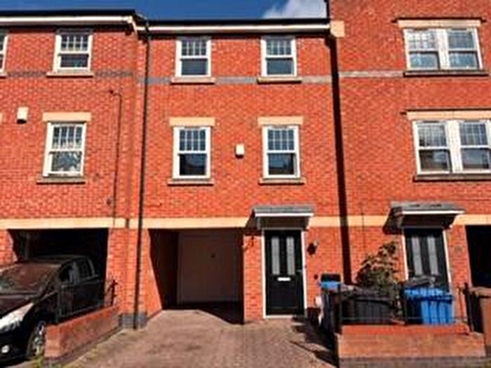 3 Bedroom Town House For Sale In Roman Road, Derby, Chester Green, DE1