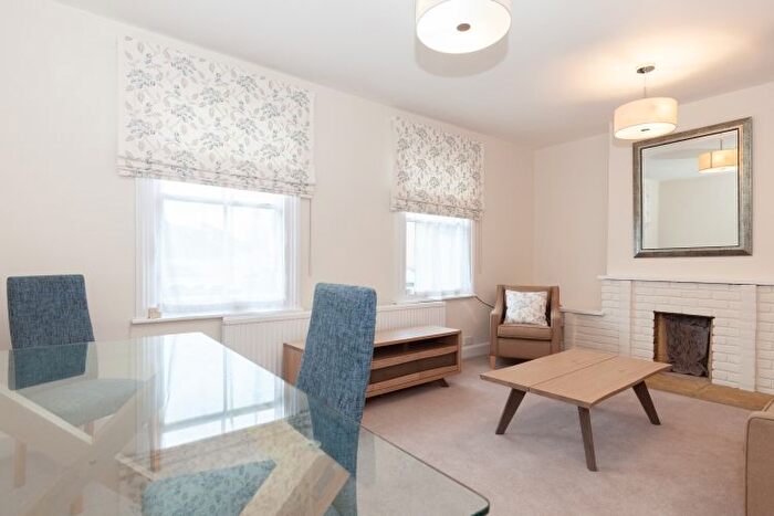 2 Bedroom Flat To Rent In Walton Crescent, Oxford, OX1