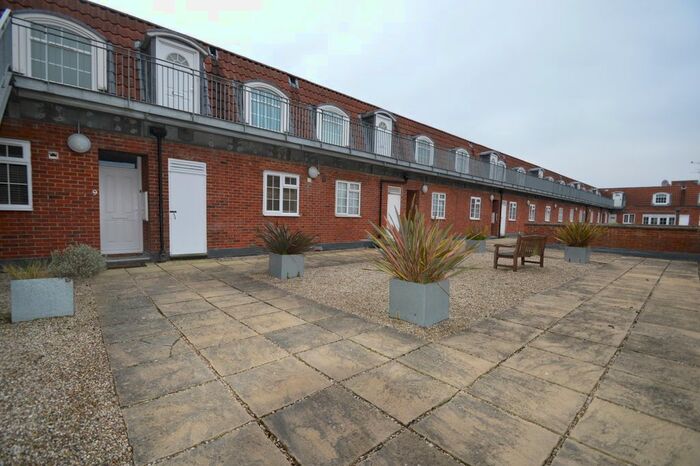 2 Bedroom Flat To Rent In Fretherne Road, Welwyn Garden City, AL8