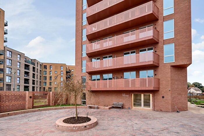 2 Bedroom Flat To Rent In New Road Triangle, Feltham, TW14