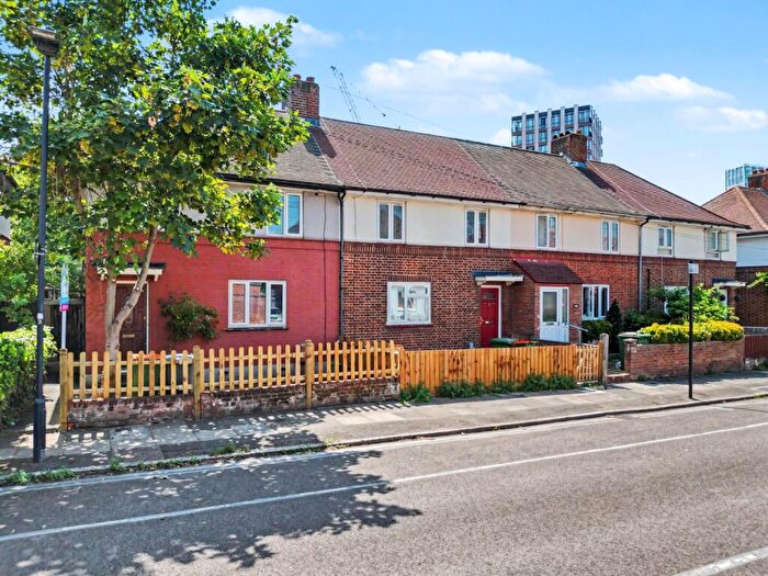 3 Bedroom End Of Terrace House For Sale In Bisson Road, Stratford, London, E15