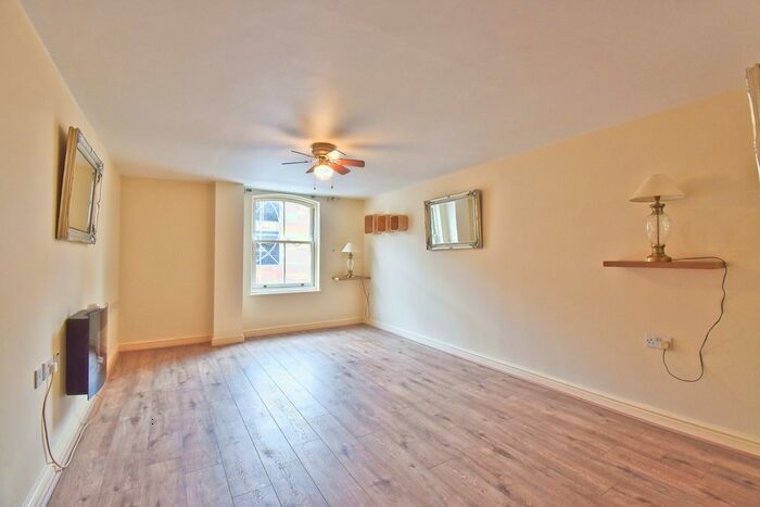 1 Bedroom Flat To Rent In High Street, Aldershot GU11