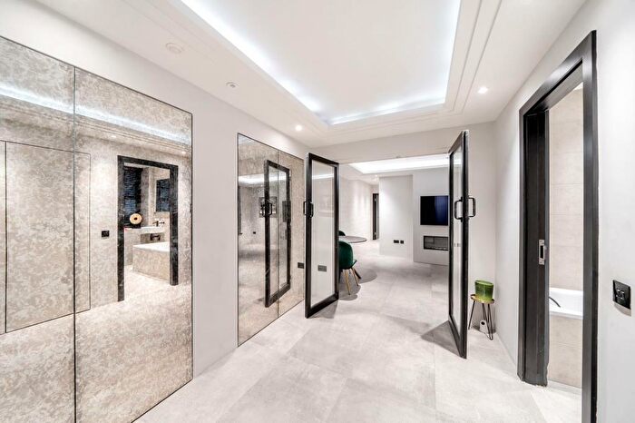 1 Bedroom Flat For Sale In Greenhill, Hampstead Village, NW3