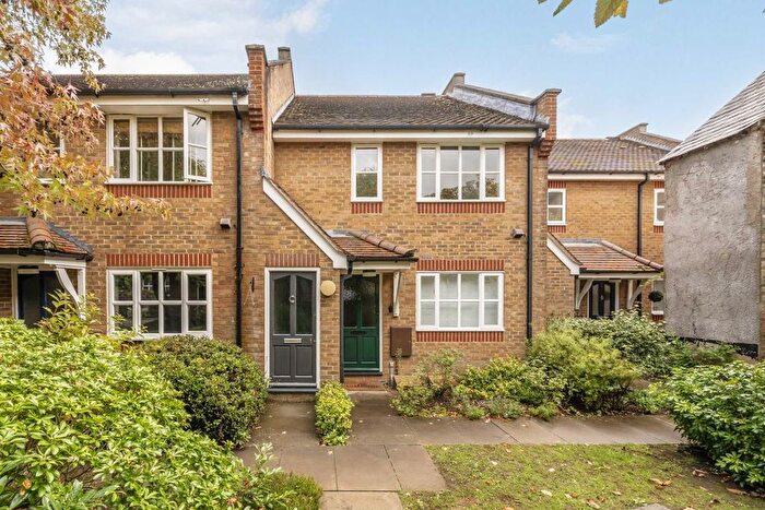2 Bedroom Flat To Rent In Thames Street, Lower Sunbury, TW16