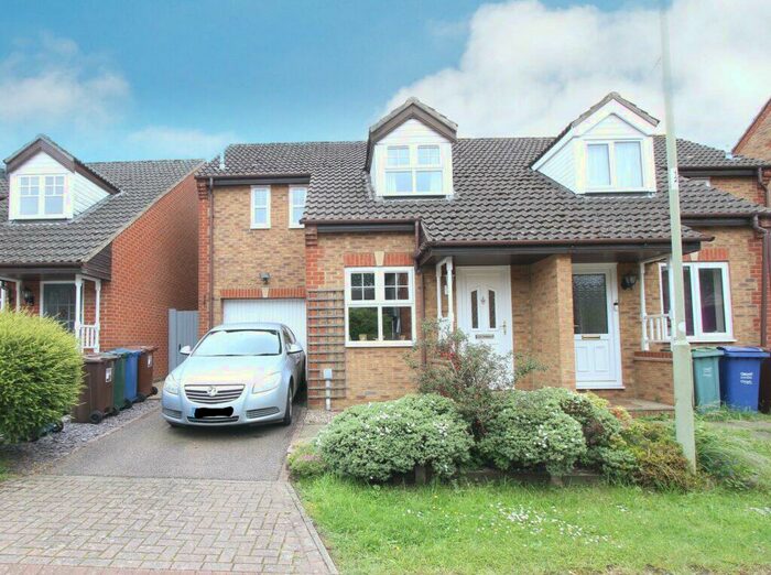 3 Bedroom Semi-Detached House To Rent In Coopers Gate, Banbury, Oxon, OX16