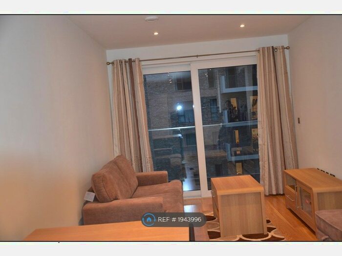 2 Bedroom Flat To Rent In East Parkside, London, SE10