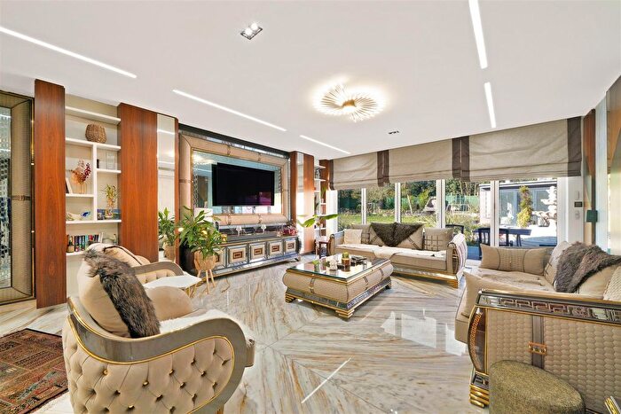 4 Bedroom Semi-Detached House To Rent In Ashness Gardens, Greenford, UB6