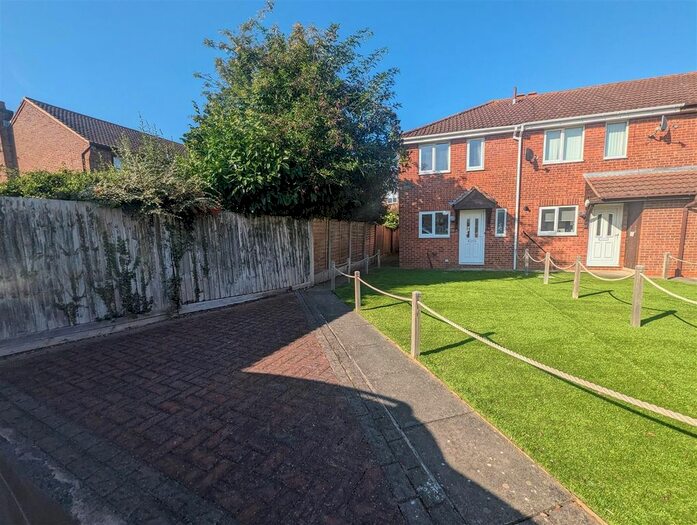 2 Bedroom End Of Terrace House For Sale In Moore Close, Claypole, Newark, NG23