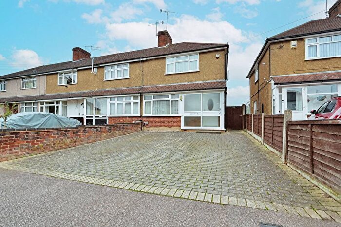2 Bedroom End Of Terrace House For Sale In Fern Way, Watford, WD25