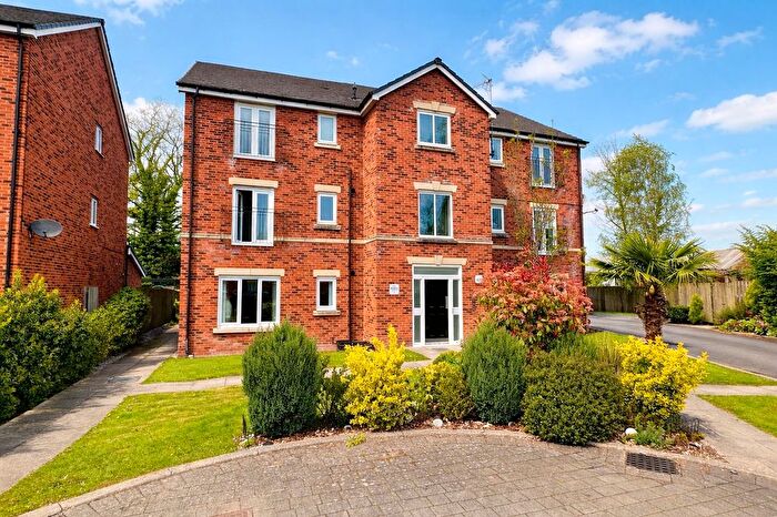 2 Bedroom Flat For Sale In Wentworth Drive, Cheadle, SK8