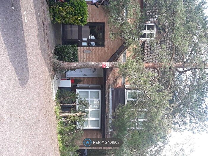 Studio To Rent In Snowdon Drive, London, NW9