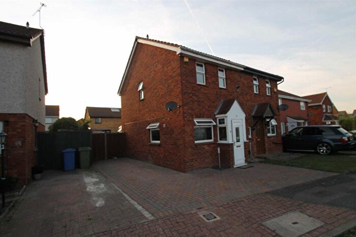 Semi-Detached House To Rent In Vectis DriveSittingbourneKent, ME10