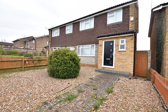 3 Bedroom Semi-Detached House To Rent In Julius Gardens, Luton, Bedfordshire, LU3