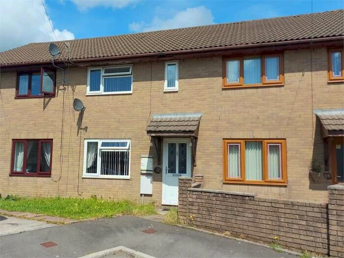 Houses for sale & to rent in CF34 0UU, Street, Caerau Maesteg