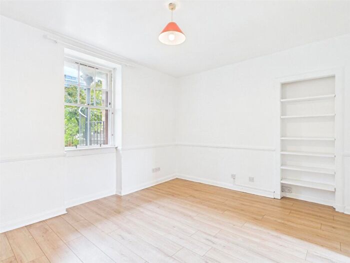 2 Bedroom Apartment To Rent In West Port, Edinburgh, Midlothian, EH1