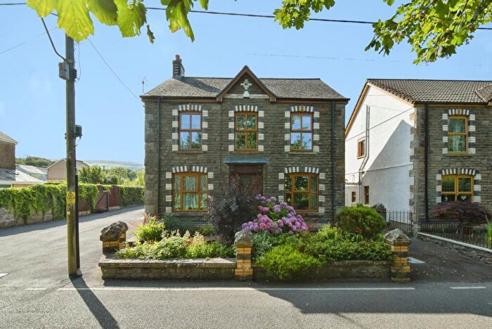 4 Bedroom Detached House For Sale In Pentwyn Road, Betws, Ammanford, Carmarthenshire, SA18
