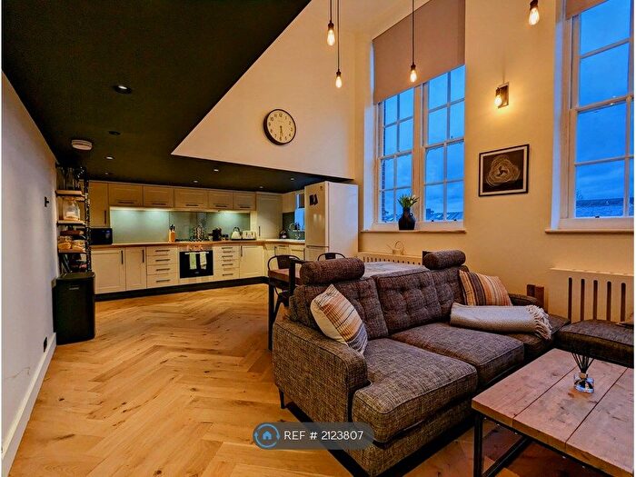 2 Bedroom Flat To Rent In Broadway Lofts, London, SW17