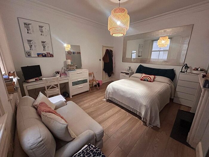 3 Bedroom Flat To Rent In Palace Gate, Kensington, W8