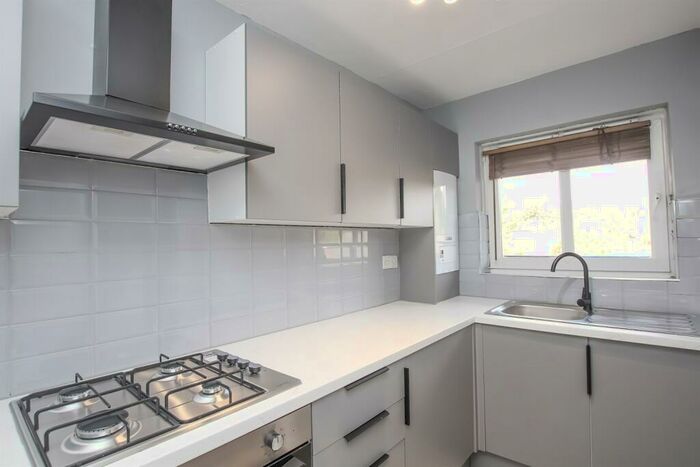 2 Bedroom Flat To Rent In Golderton, Prince Of Wales Close, Hendon, NW4