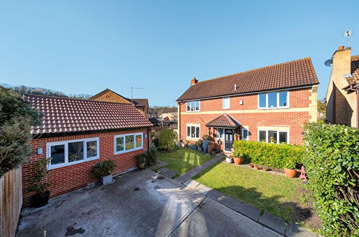 4 Bedroom Detached House For Sale In Bullivant Close, Worcester Park, Greenhithe, Kent, DA9