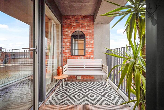 1 Bedroom Flat For Sale In Torchbearer Court, Fish Island, E3