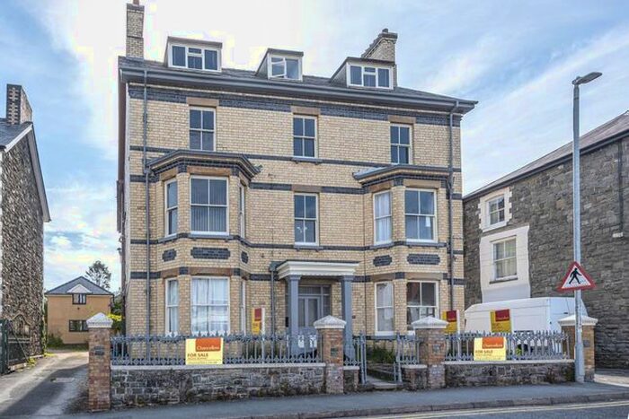 2 Bedroom Flat To Rent In Llandrindod Wells, Powys, LD1