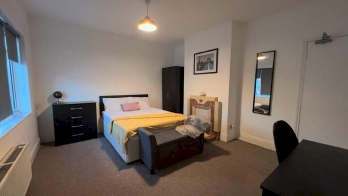 5 Bedroom End Of Terrace House To Rent In Baileys Road, Southsea, PO5