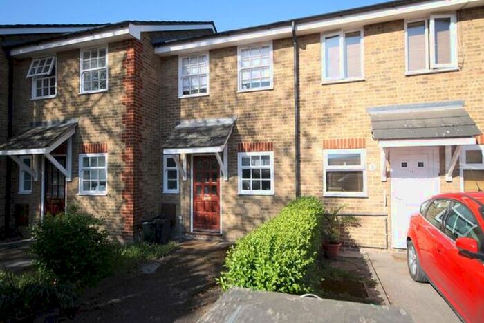 2 Bedroom Property To Rent In Oakshaw Road, London, SW18
