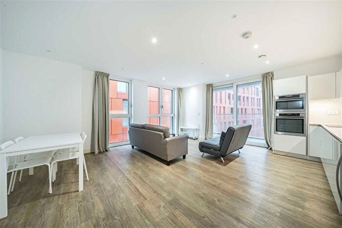 3 Bedroom Flat To Rent In Cable Walk, Cable Walk, SE10